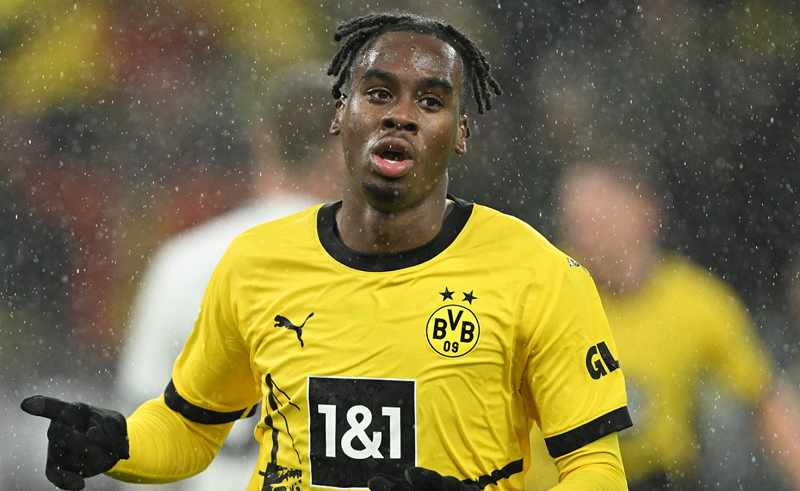 chelsea-muon-chieu-mo-jamie-gittens-sancho-dong-vai-tro-ban-dap-phia-sau