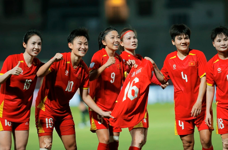 tuyen-nu-viet-nam-danh-bai-thai-lan-nhan-mua-loi-khen-tu-cdv