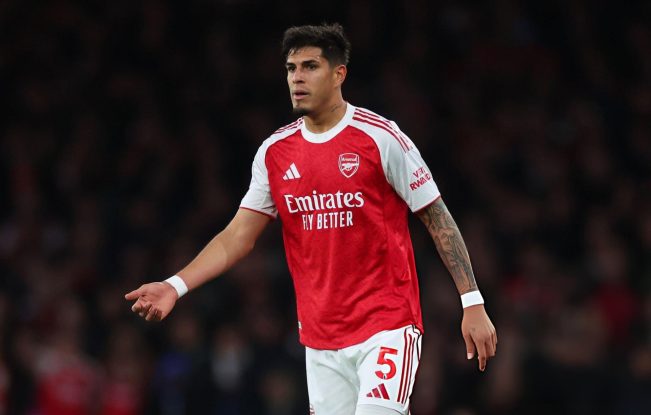 Arsenal kích hoạt điều khoản mua đứt Piero Hincapie từ Bayer Leverkusen